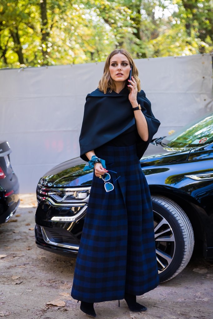 
Olicia Palermo cũng nhiệt tình lăng xê xu hướng xanh đen với họa tiết caro cũng đang là họa tiết "đinh" của thời trang năm nay.