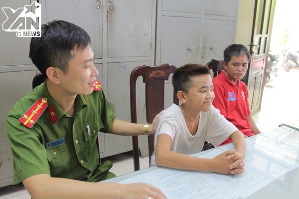 
 Cháu Lò Văn Giá, (13 tuổi) người dân tộc Kháng, nhà ở Mường La, Sơn La bị lạc xuống Hà Nội hơn 1 tuần nay.