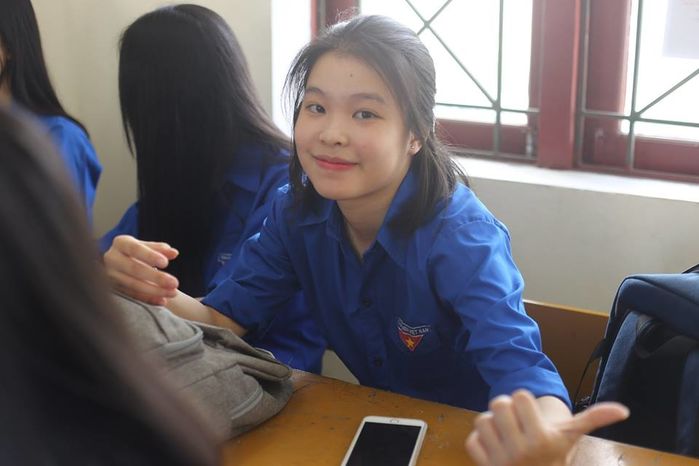 
Thảo Vân khẳng định cô bạn Phương Uyên có giọng hát vô cùng ngọt ngào, tuy nhiên mới đây Uyên đã đi du học khiến cả lớp vô cùng nhung nhớ