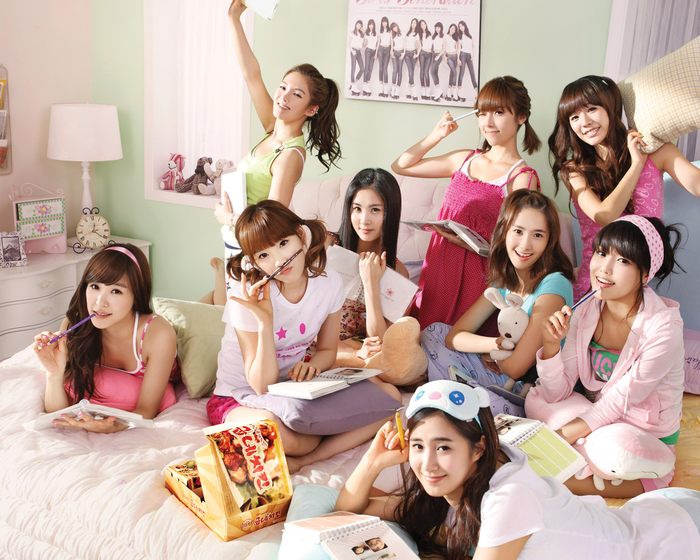 
SNSD đã ra mắt với đội hình 9 thành viên và bắt đầu mở ra một thời đại "nữ quyền" trong lịch sử Kpop.