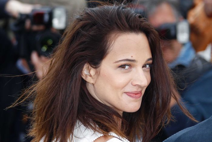 
Argento từng bị Harvey cưỡng hôn tại Liên hoan phim Cannes 1999.