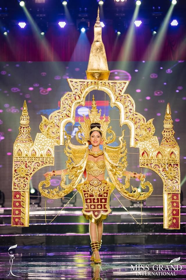 
Bộ quốc phục của thí sinh Lào được khán giả yêu mến chỉ xếp ở vị trí thứ 18.