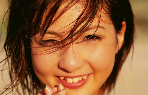 
Hàm răng khểnh được xem là vẻ đẹp rạng ngời ở Nhật.
