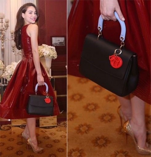 
Chiếc túi mà Hà Hồ kết hợp cùng bộ váy da có giá khoảng 100 triệu đồng.