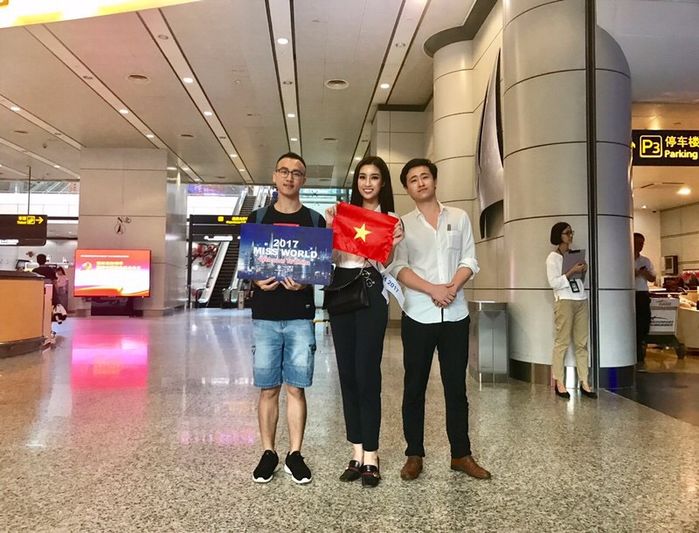 
Mỹ Linh tại sân bay Trung Quốc ngày 19/10 vừa qua.