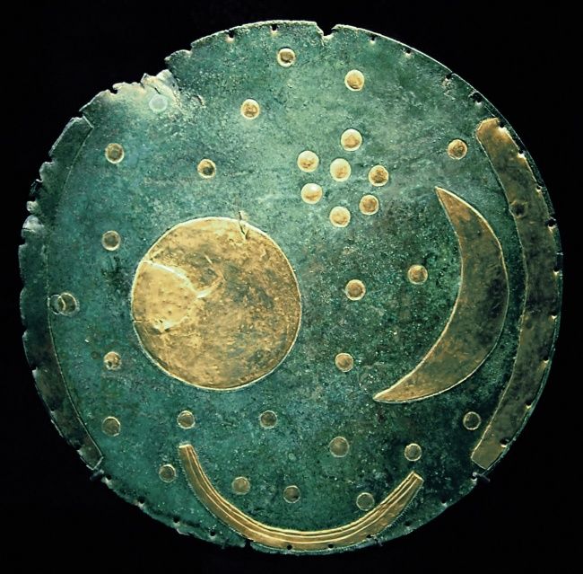 
Chiếc đĩa này được xem là chiếc máy đo thiên văn đầu tiên của nhân loại.