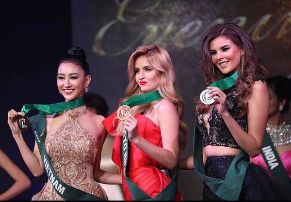 
Hoa hậu Puerto Rico nhận huy chương vàng, Hoa hậu Mexico nhận huy chương bạc.
