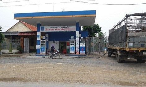 
Một cửa hàng kinh doanh "xăng bẩn" ở Nghệ An được cơ quan chức năng phát hiện