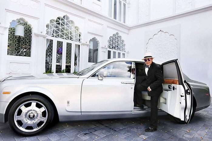
Năm 2007, Khải Silk từng là người Việt đầu tiên sở hữu chiếc xe Rolls-Royce Phantom với giá 1 triệu USD (khoảng 16 tỷ đồng) khiến dư luận choáng váng
