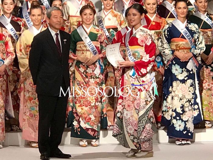 Đại diện Việt Nam nhận giải thưởng đầu tiên ở Hoa hậu Quốc tế 2017
