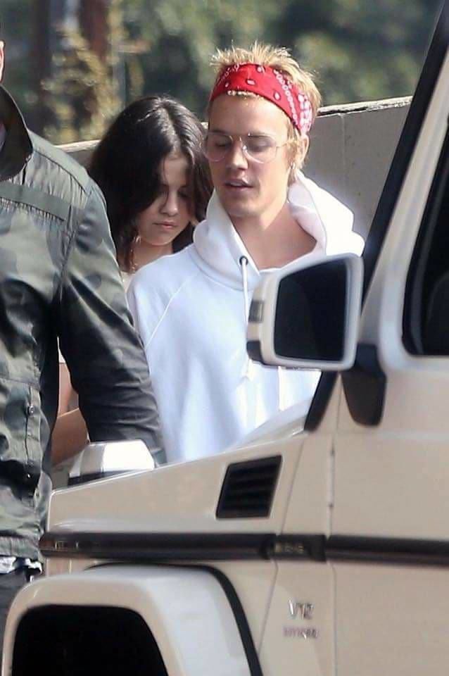 Lộ thêm ảnh Selena thoải mái ở nhà Justin càng khẳng định tin đồn chia tay The Weeknd là thật