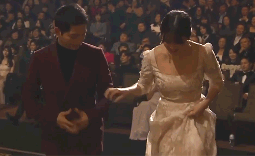 Song Joong Ki và Song Hye Kyo: Những khoảnh khắc "tình như bể tình"