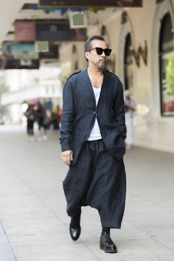 
Tín đồ thời trang U70 không ai khác đó là fashionisto Thuận Nguyễn.