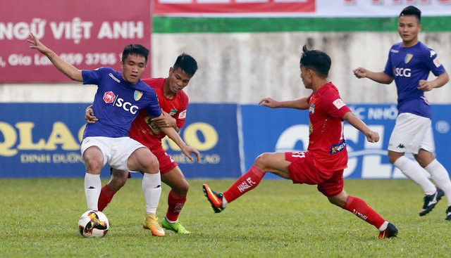 Hà Nội FC đã có lần thứ 3 liên tiếp bất ngờ thua lứa của Công Phượng trên sân Pleiku.