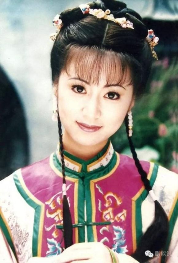 
... nhưng phải đến năm 1998 khi "Hoàn Châu cách cách" phát sóng, cô mới trở nên
nổi tiếng.