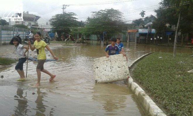 
Mưa lớn kéo dài dẫn đến ngập lụt ở Khánh hòa.
