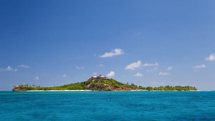 
Đảo Necker, thuộc quần đảo British Virgin: Đây là nơi được tỷ phú Richard Branson và những người nổi tiếng chọn để nghỉ ngơi và tổ chức tiệc. Hòn đảo này được tỷ phú Branson mua với giá 180.000 USD và biến thành khu nghỉ mát sang trọng. Mức giá phòng đôi từ 4.390 USD/đêm, nếu bao trọn đảo có giá là 80.000 USD/đêm với 34 khách. Nơi đây từng là địa điểm diễn ra sinh nhật lần thứ 40 của Kate Moss, đám cưới của tỷ phú Larry Page, người đồng sáng lập Google. 