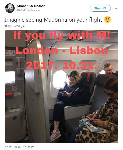 
Madonna sử dụng điện thoại trong khoang thường trên chuyến bay. 