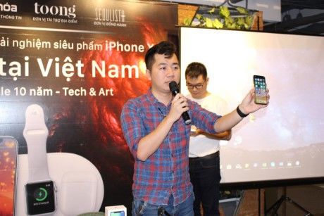 
Những chiếc iPhone X đầu tiên đã cập bến Hà Nội.