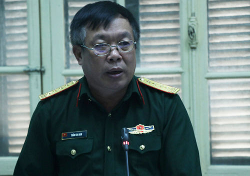 
Đại tá Trần Văn Kim tại cuộc họp Ban chỉ đạo trung ương về phòng chống thiên tai sáng 4/11 (Ảnh: Võ Hải, Vnexpress)