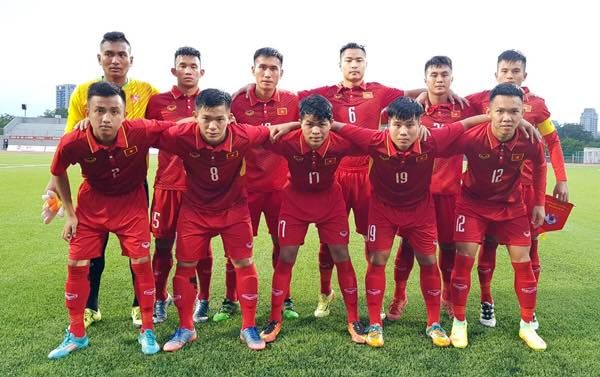 
Đội hình U19 Việt Nam thi đấu với U19 Lào.