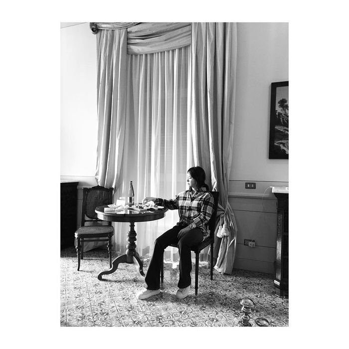 
Song Hye Kyo rất ưa chuộng cách hiệu ứng trắng đen này, đăng tải rất nhiều bức hình trắng đen lên Instagram trong thời điểm năm 2016.