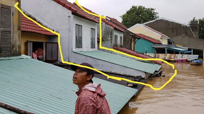 
Nhiều căn nhà đã bị nước lũ nhấn chìm gần như hoàn toàn. Hậu quả của cơn bão lũ này rất lớn, gây cả thiệt hại về người và của. - Tin sao Viet - Tin tuc sao Viet - Scandal sao Viet - Tin tuc cua Sao - Tin cua Sao