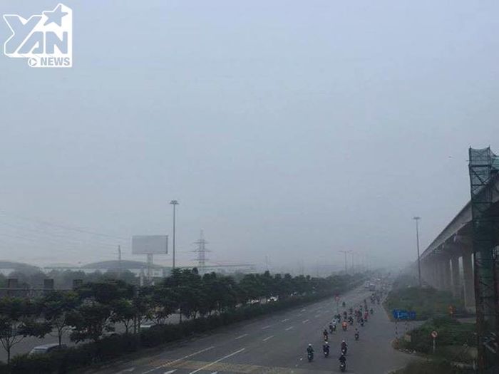 
Nhìn từ trên cao, Sài Gòn trở nên mờ ảo bởi màn sương mù bao trùm toàn bộ thành phố