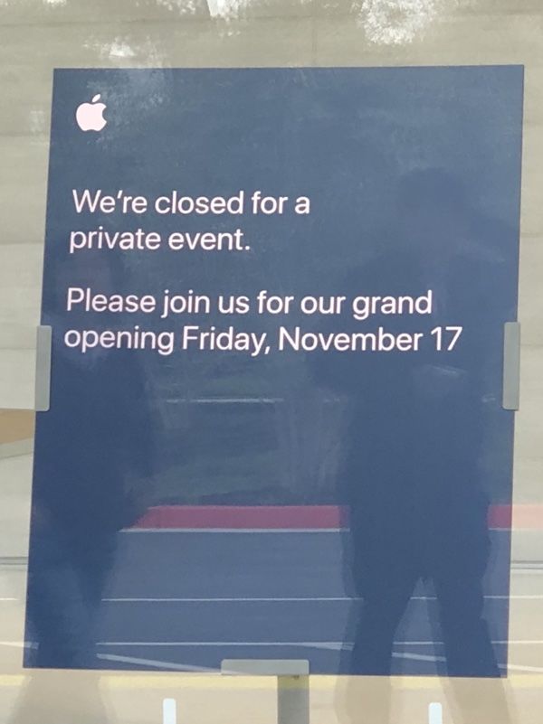 
Thông báo của Apple về việc mở cửa đón khách.