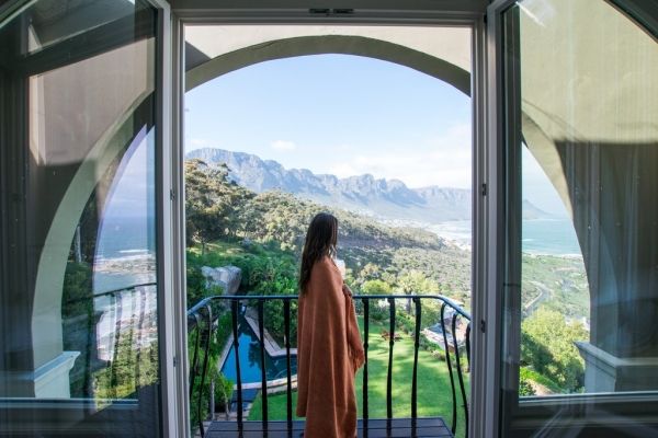 
9. Giá cả các nơi sang trọng vừa phải: Giá cả ở Nam Phi không quá cao. Tại thành phố Cape Town, 21 Nettleton là một địa điểm nghỉ ngơi đáng để bạn lưu tâm. Nằm trên một ngọn đồi, tầm nhìn và quang cảnh vào buổi sáng thật sự rất kỳ ảo và lôi cuốn.