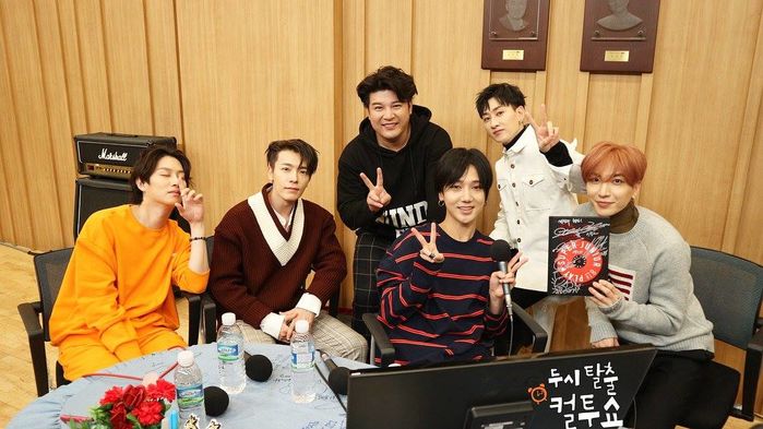 
Sau 2 năm tạm dừng hoạt động, mới đây Super Junior đã trở lại Kpop với album thứ 8 mang tên PLAY và bài hát chủ đề Black Suit.
