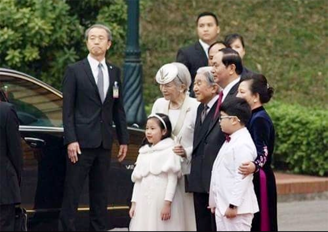 
Như Khôi chụp ảnh cùng với Chủ tịch nước Trần Đại Quang và Nhà vua, Hoàng hậu Nhật Bản (1/3/2017)