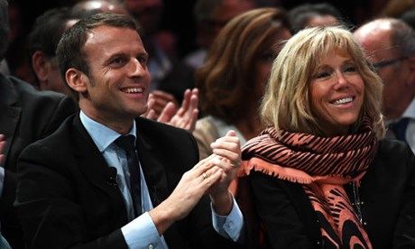 
Mối tình giữa tân Tổng thống Pháp Emmanuel Macron (39 tuổi) và người vợ 64 tuổi, bà Brigitte Trogneux là một trong những câu chuyện tốn giấy mực nhất trong mùa hè vừa qua.