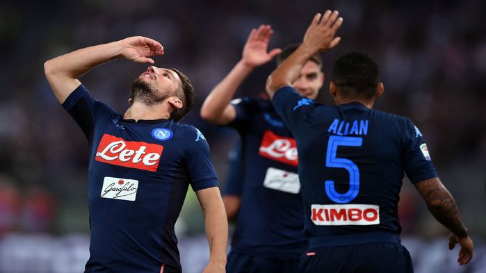 
Napoli vô đối ở Serie A nhưng lại đang "khát điểm" ở Champions League.