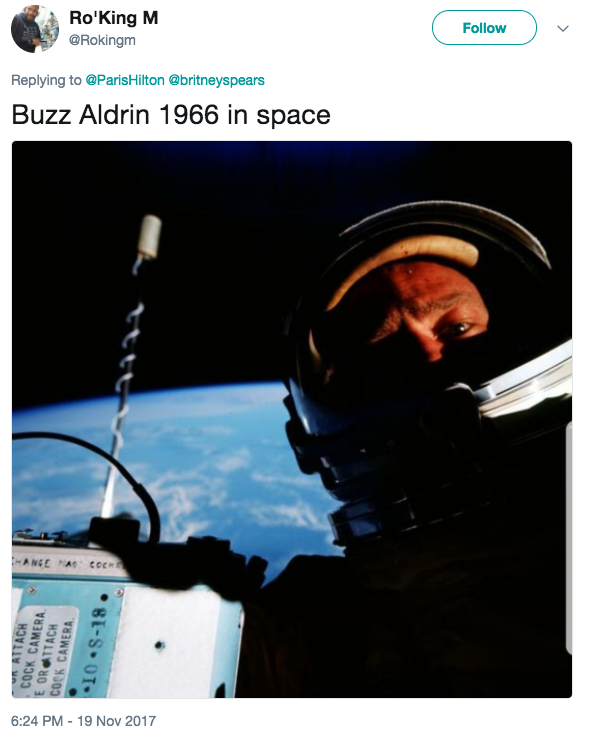 
"Buzz Aldrin khi bay vào không gian năm 1966 đây nhé".​