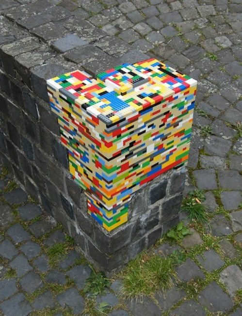 
Cả một bộ lego được đổ vào chỉ để lấp đầy mọi khoảng trống thôi.