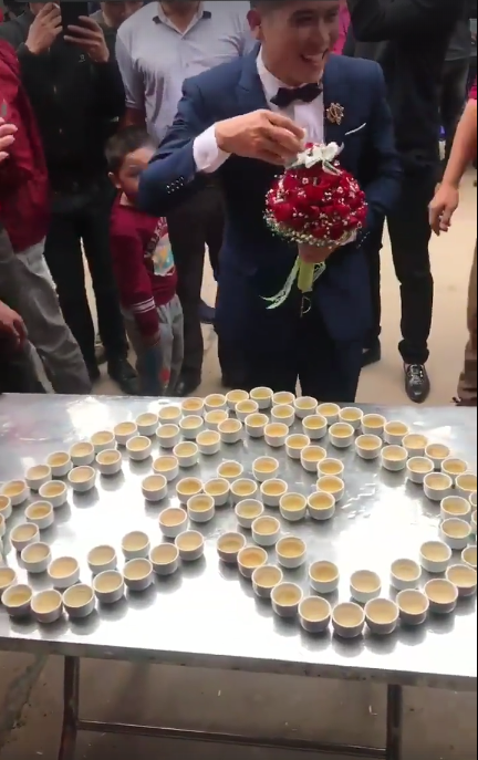 Lạng Sơn: Phải uống hết 100 chén rượu xếp hình trái tim mới được rước vợ về dinh