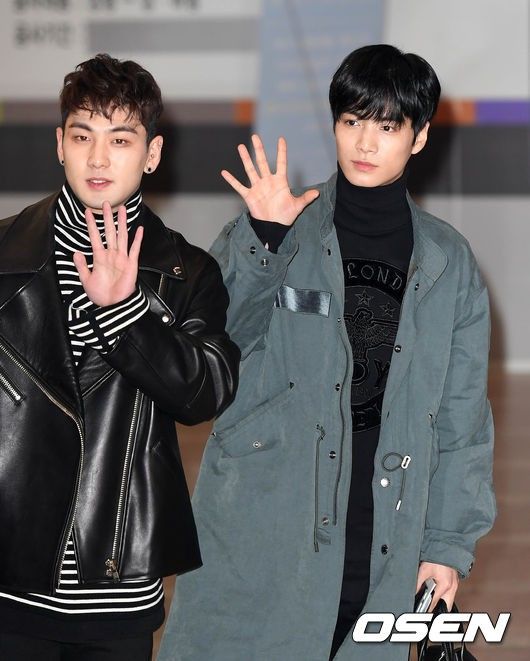 
Bộ đôi mỹ nam Dongho và JR của Nue'st.