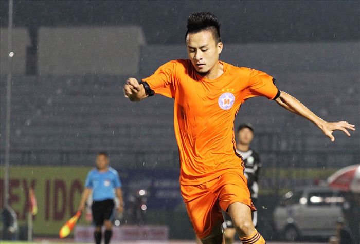 
Chấn thương từ đầu mùa khiến cho Võ Huy Toàn chỉ có thể trở lại ở giai đoạn 2 của V-League. Mặc dù đã có cho mình 2 bàn thắng, nhưng công bằng mà nói thì Huy Toàn không còn giữ được phong độ tốt như trước. 