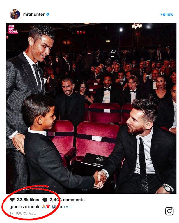 Ronaldo Junior khiến người hâm mộ bất ngờ khi đăng lên trang cá nhân bức ảnh bắt tay Lionel Messi trong buổi gala trao giải The Best hồi tháng 10 cùng dòng chia sẻ: "Cảm ơn thần tượng của tôi, Leo Messi". Bức ảnh nhận được hàng chục nghìn lượt thích và bình luận nhưng trang cá nhân của con trai Ronaldo đã được khóa lại ngay sau đó.
Ronaldo Junior khiến người hâm mộ bất ngờ khi đăng lên trang cá nhân bức ảnh bắt tay Lionel Messi trong buổi gala trao giải The Best hồi tháng 10 cùng dòng chia sẻ: "Cảm ơn thần tượng của tôi, Leo Messi". Bức ảnh nhận được hàng chục nghìn lượt thích và bình luận nhưng trang cá nhân của con trai Ronaldo đã được khóa lại ngay sau đó.