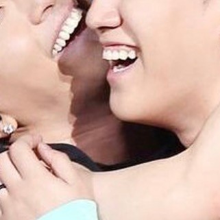 
Khoảnh khắc zoom miệng của Seungri đầy lầy lội của Taeyang.