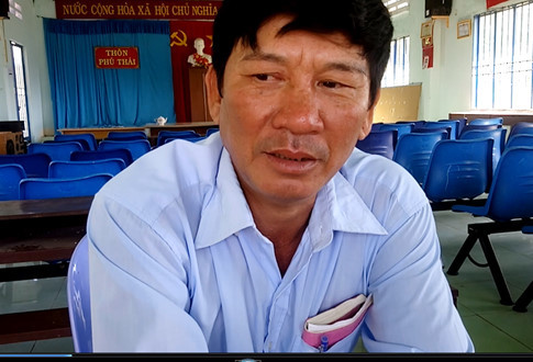 
Trưởng thôn Phú Thái - ông Nguyễn Văn Tuấn cho biết gia đình của người bệnh chỉ có hai mẹ con với cuộc sống hết sức khó khăn. ẢNH: QUẾ HÀ