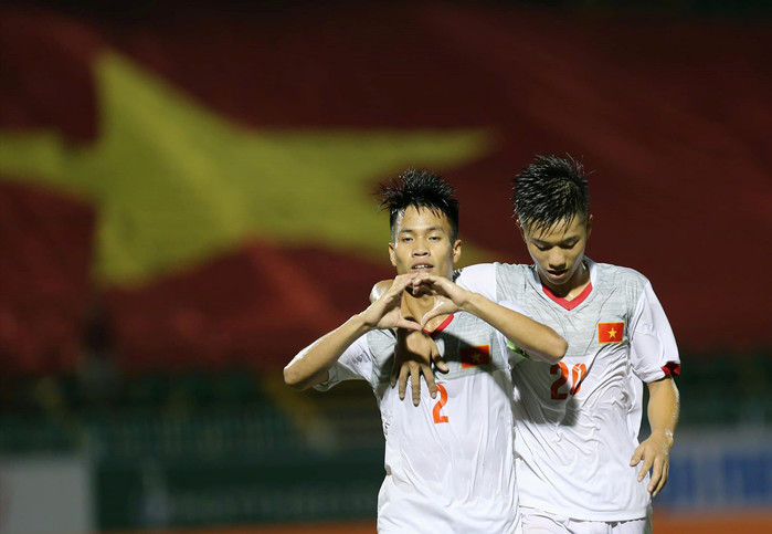Đối thủ không mạnh, U21 Việt Nam không mất nhiều thời gian để ghi bàn thứ hai (Ảnh: Độc Lập)