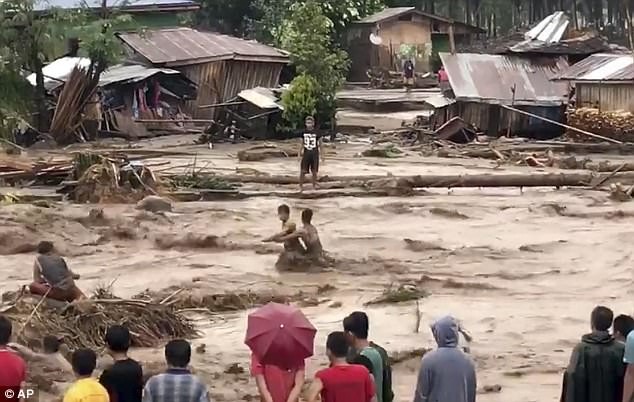 
Người dân ở Lanao del Norte, Zamboanga Pennisula, miền nam Philippines vẫn đang cố gắng chống chọi với cơn bão
