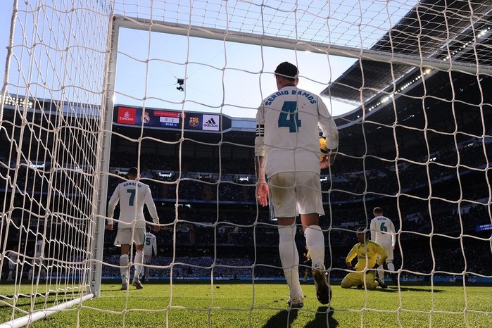 
Thất bại 0-3 trên sân nhà trong trận cầu El Classico vừa rồi là nỗi thất vọng lớn của những người dân thành phố Madrid.