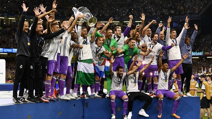 
Cũng chỉ một năm sau đó, Real Madrid tiếp tục có chức vô địch thứ 12 trong lịch sử C1 sau chiến thắng 4-1 trước Juventus.Thành tích này cũng giúp Real trở thành đội đầu tiên bảo vệ thành công chức vô địch trong kỷ nguyên Champions League.