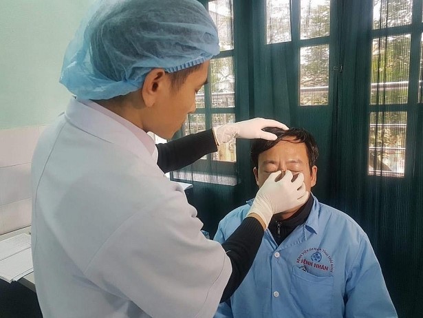 
Bác sĩ Đỗ Chính Nghĩa đã được phẫu thuật nâng mũi.