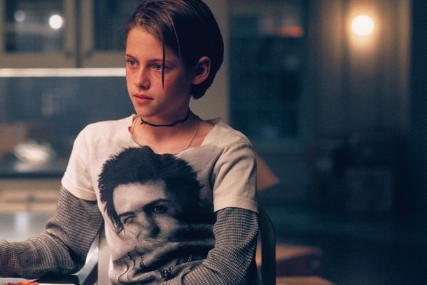 
Kristen Stewart vốn đã nổi tiếng từ trước Twilight với hàng loạt vai diễn được đánh giá cao trong các bộ phim độc lập, nổi bật nhất trong số đó là vai cô bé tomboy Sarah Altman trong Panic Room (2002).