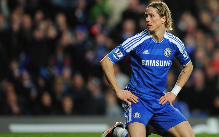 
Tiền đạo người Tây Ban Nha đã có những chuỗi ngày đáng quên nhất sự nghiệp của mình khi thi đấu tại Chelsea. Anh đã lập một kỷ lục buồn với 18 trận liên tiếp không ghi được bàn thắng nào từ tháng 09/2011 đến tháng 03/2012. Chân sút 50 triệu bảng chỉ ghi được tổng cộng 45 bàn thắng trong suốt 110 trận ra sân dưới màu áo của The Blues. Torres được xem là bản hợp đồng thất bại của Chelsea.