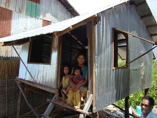 
Fanclub của Junsu đã ủng hộ tiền đến AdraKorea - một tổ chức xây nhà và hỗ trợ điều kiện sống cho các làng xã ở Campuchia. Ngôi làng có tên là Làng Xiah Junsu.